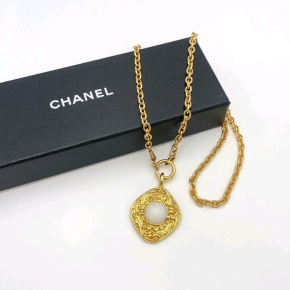 CHANEL Jewelry - Authen Chanel Coco Arabesque Diamond Pearl Necklace Engraved 3893 W/Box